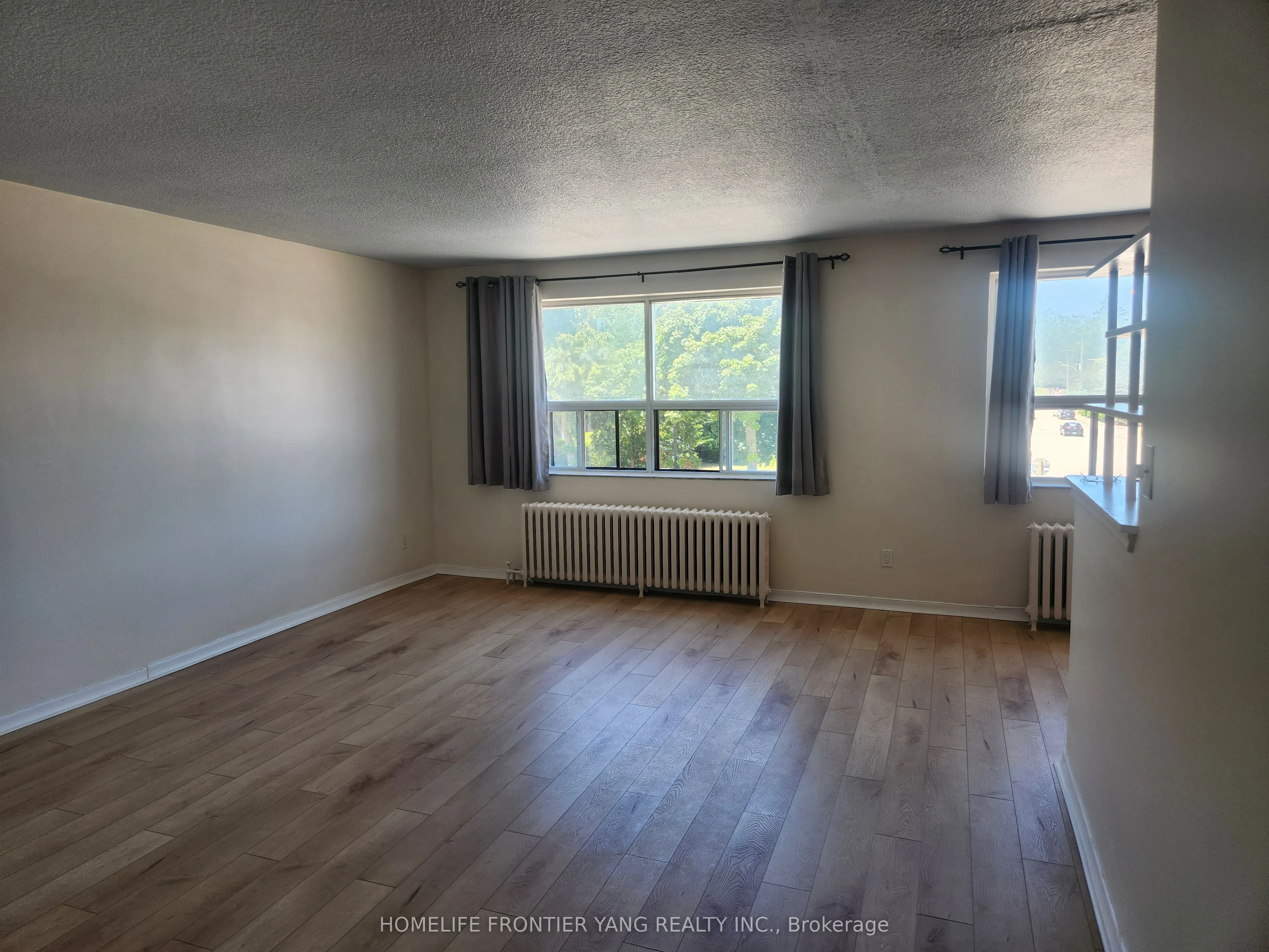 299 Lakeshore Road E