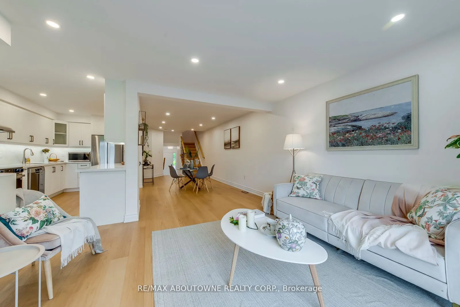 2246 Fairbairn Court