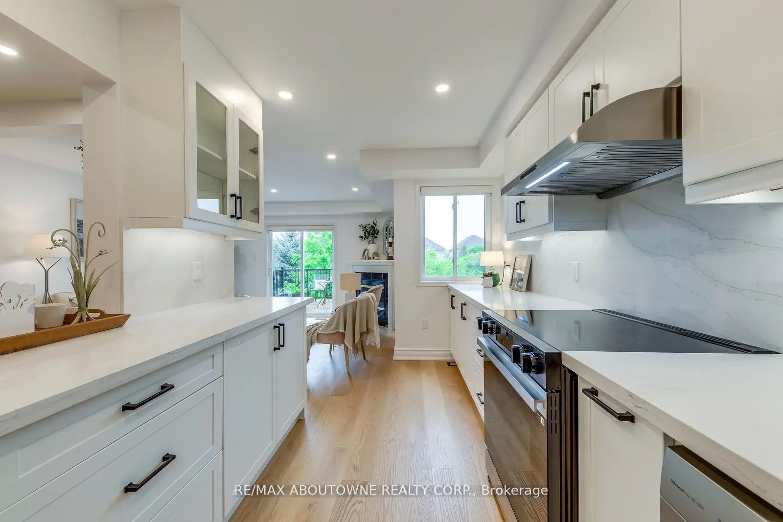 2246 Fairbairn Court