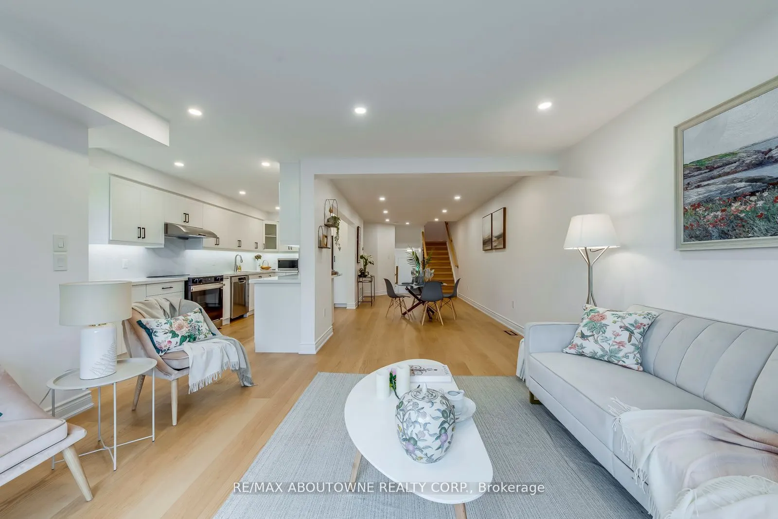 2246 Fairbairn Court