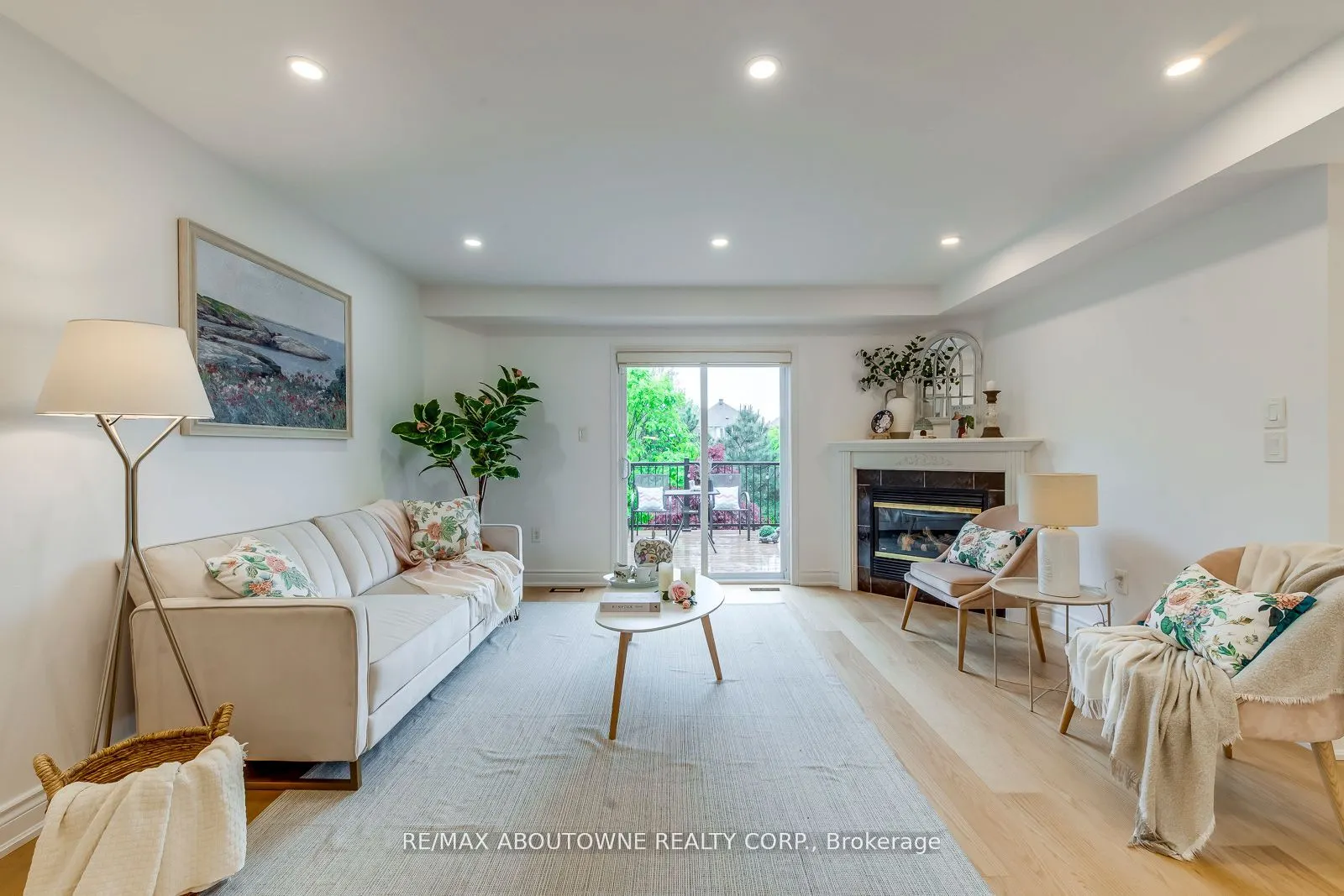 2246 Fairbairn Court