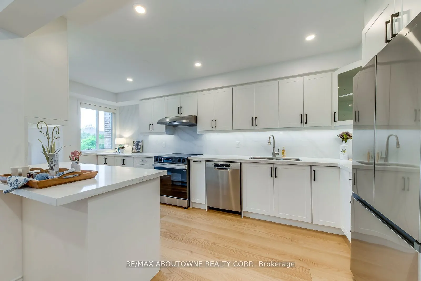 2246 Fairbairn Court