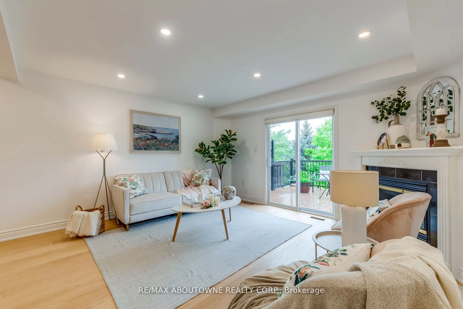2246 Fairbairn Court