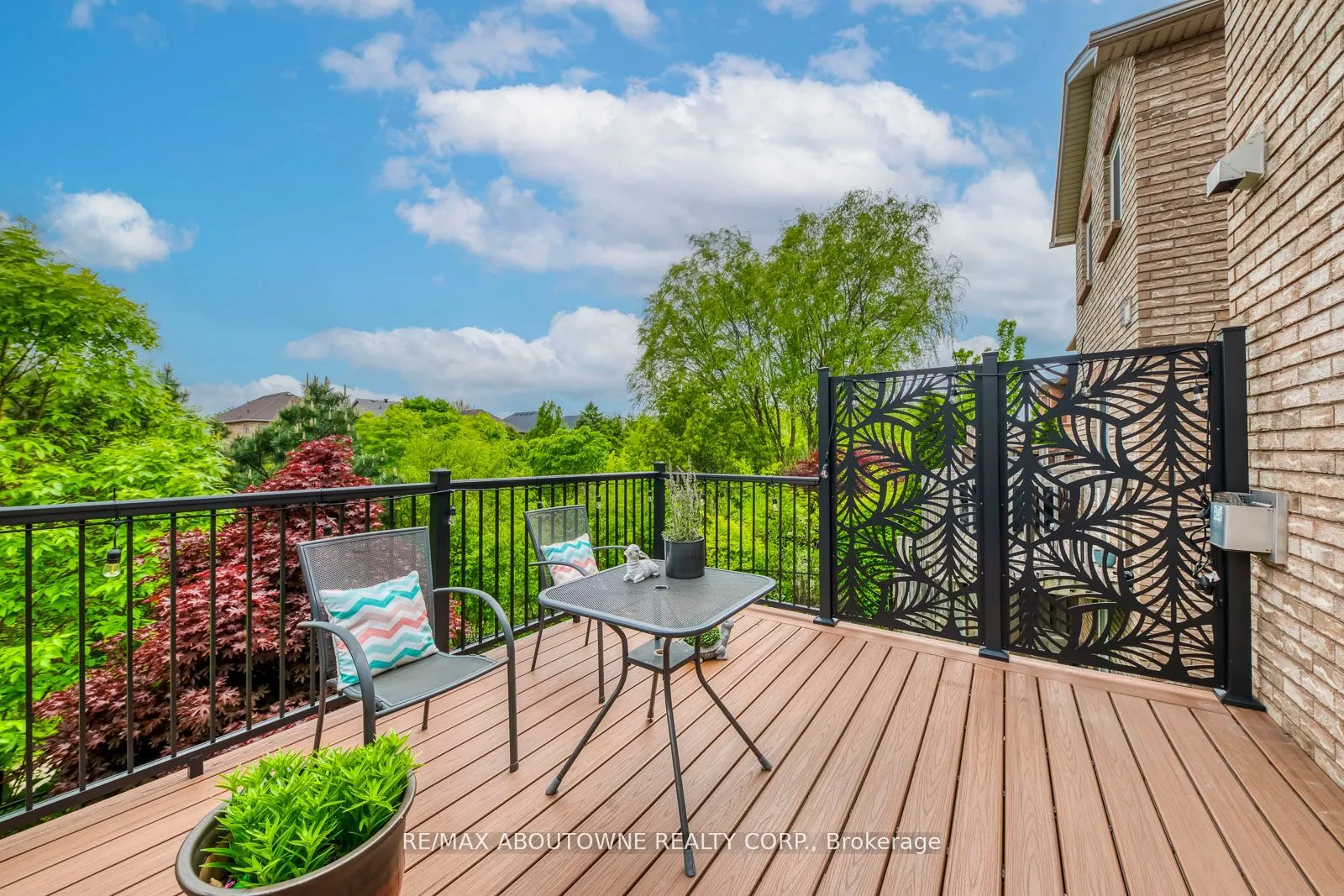 2246 Fairbairn Court