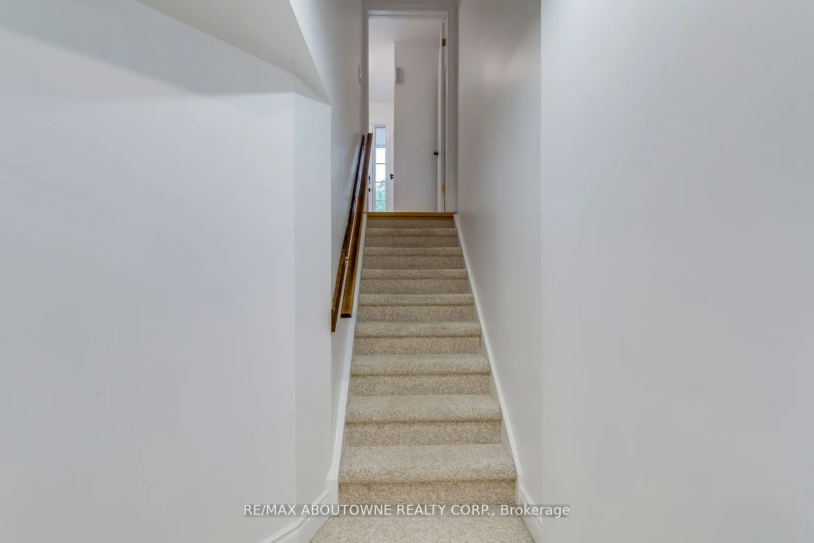 2246 Fairbairn Court