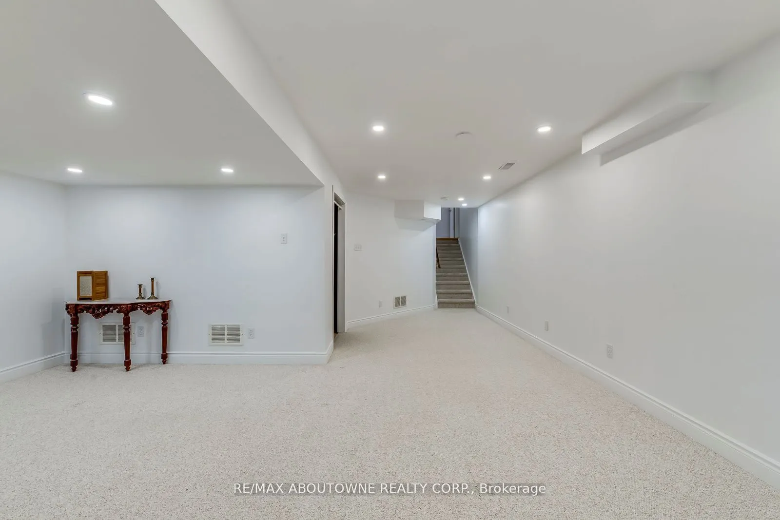 2246 Fairbairn Court