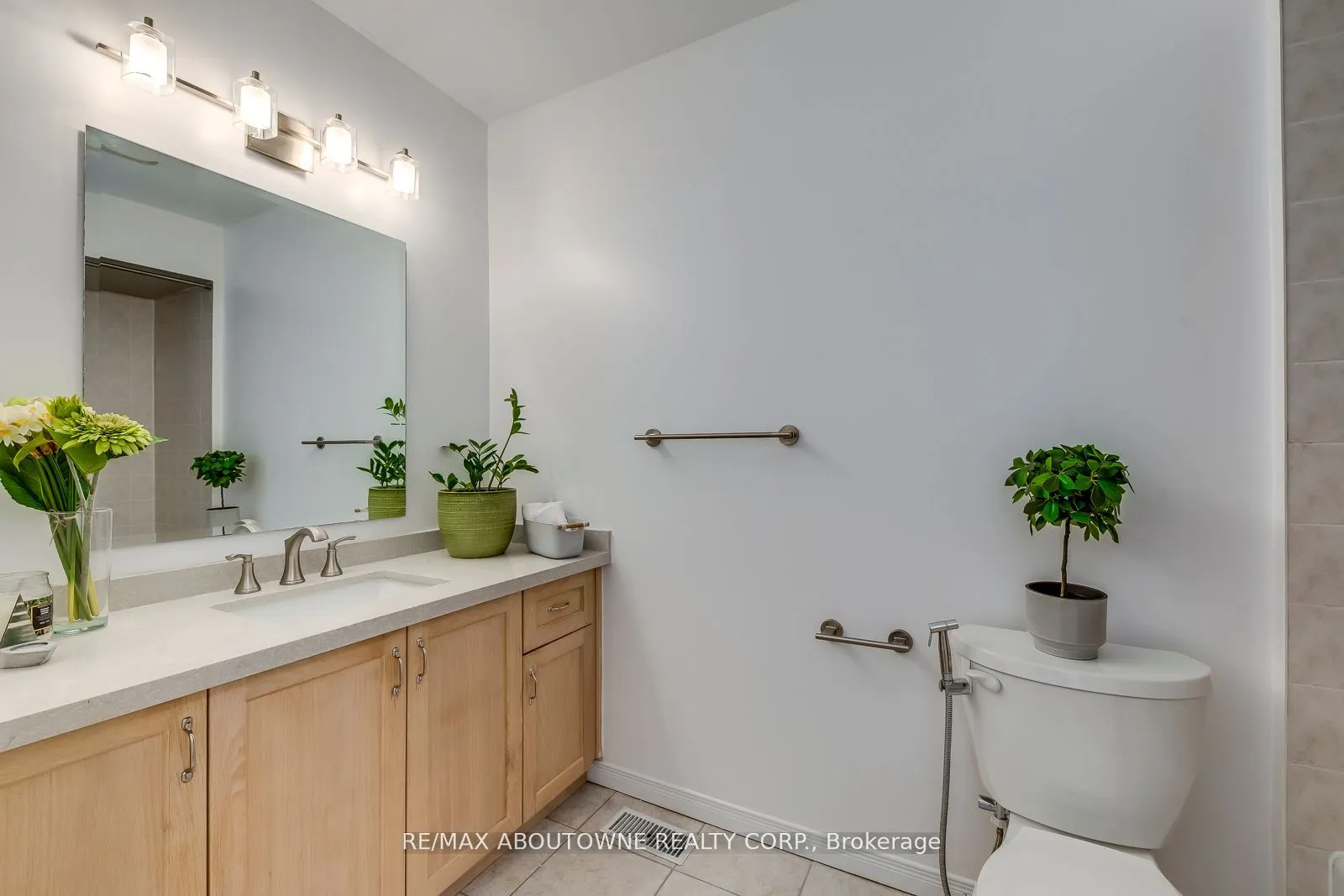 2246 Fairbairn Court