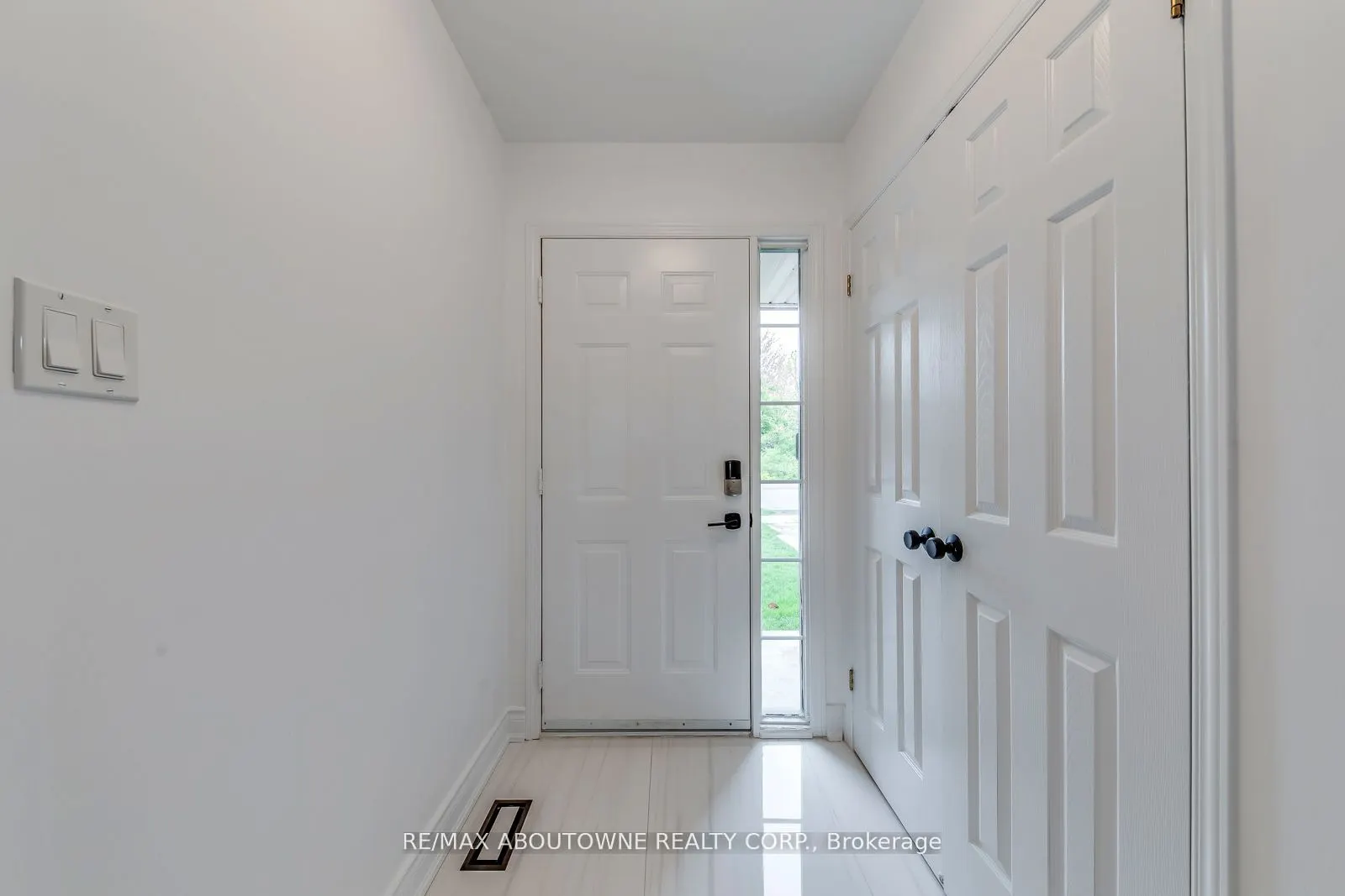 2246 Fairbairn Court