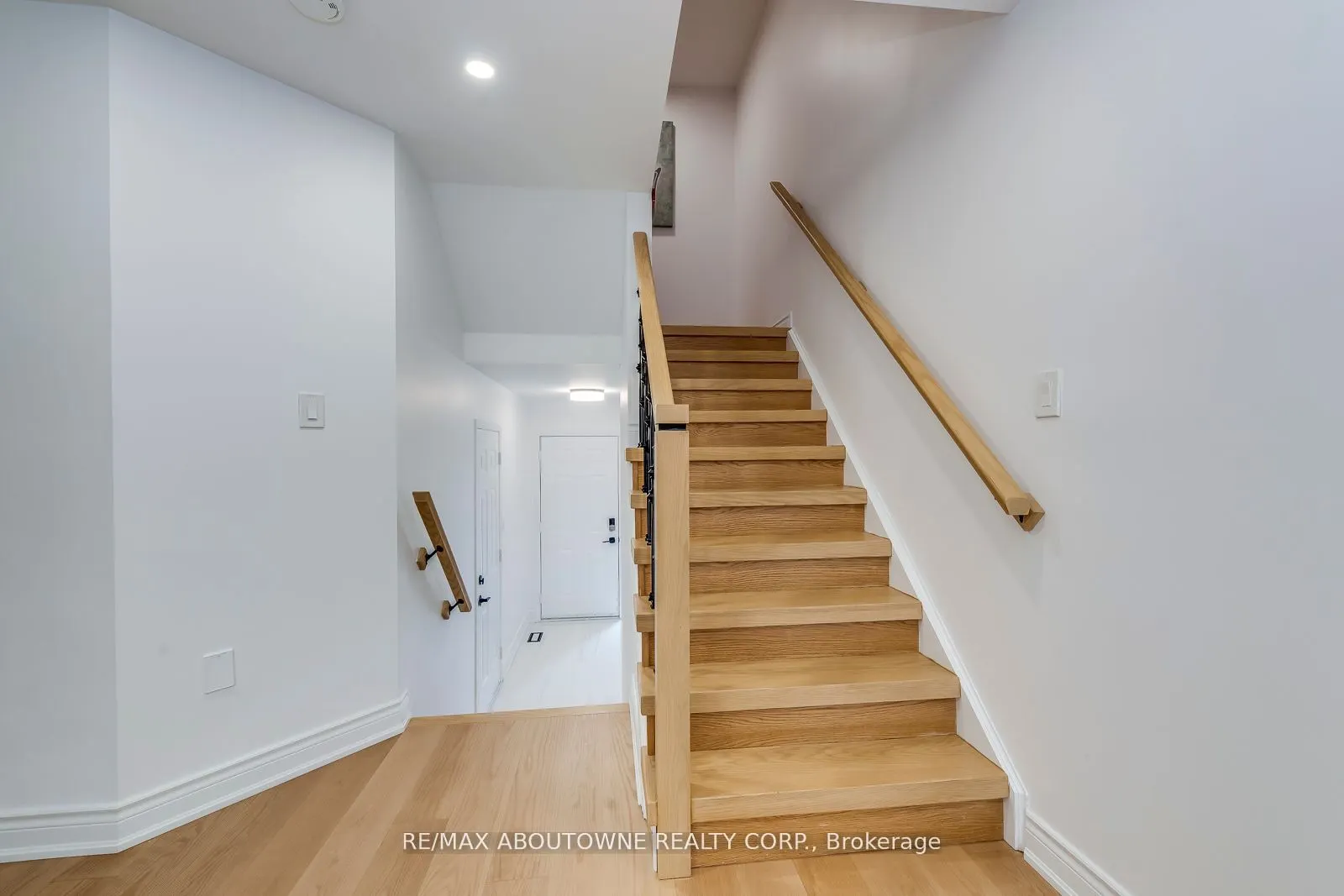 2246 Fairbairn Court