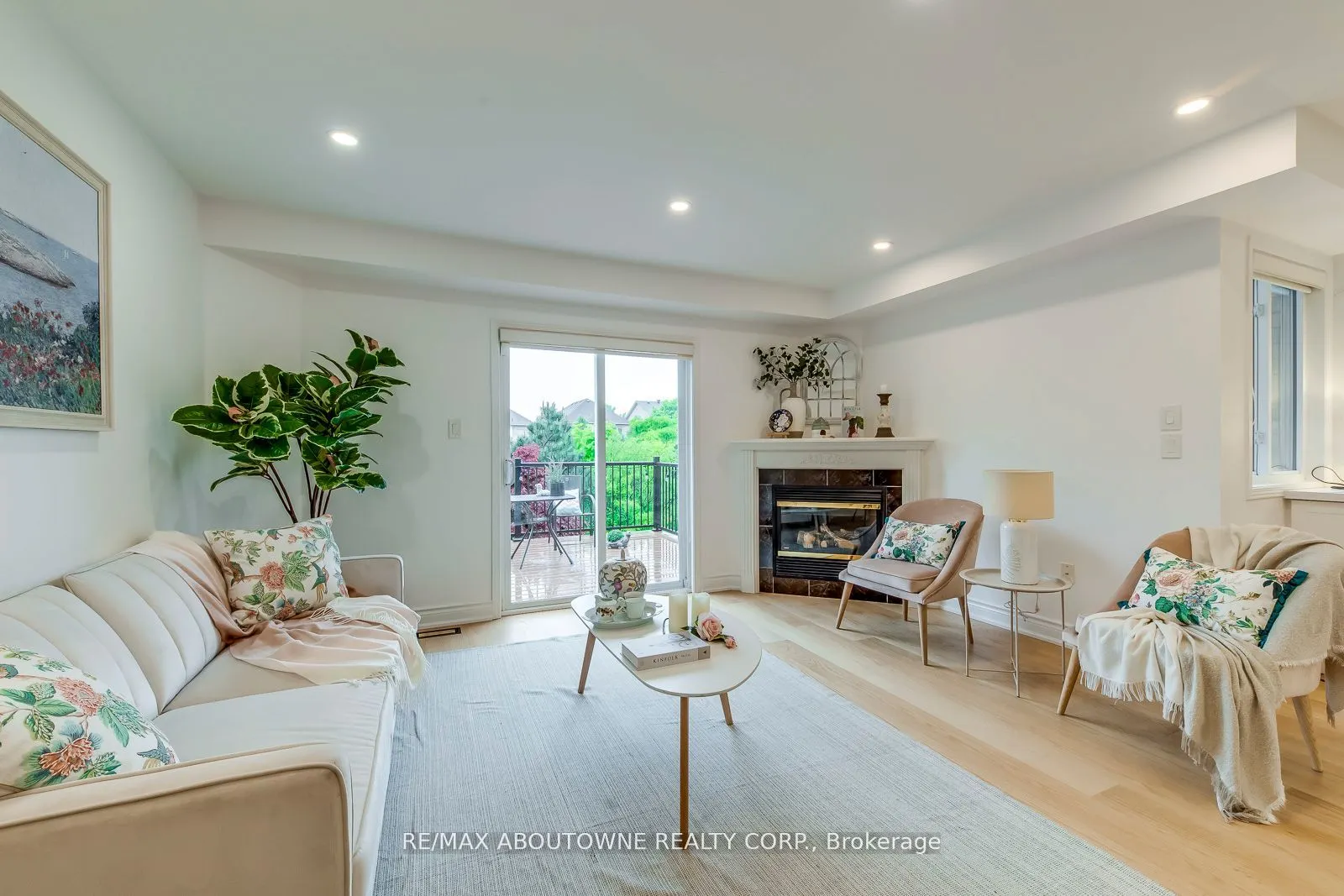 2246 Fairbairn Court