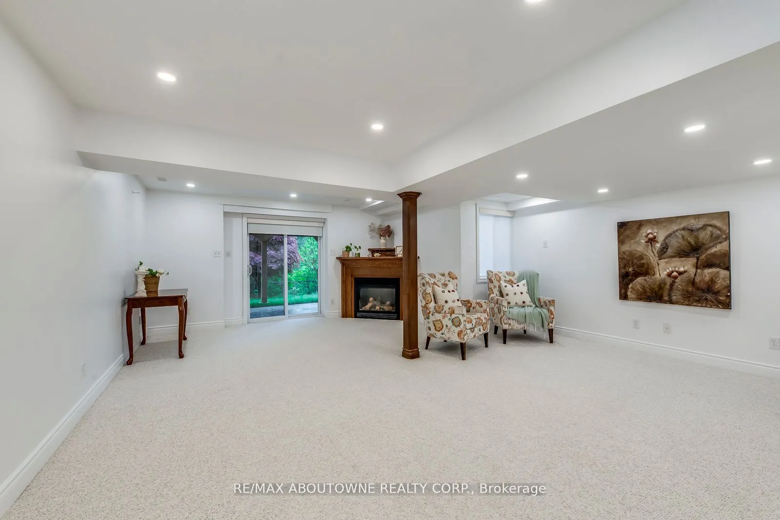 2246 Fairbairn Court