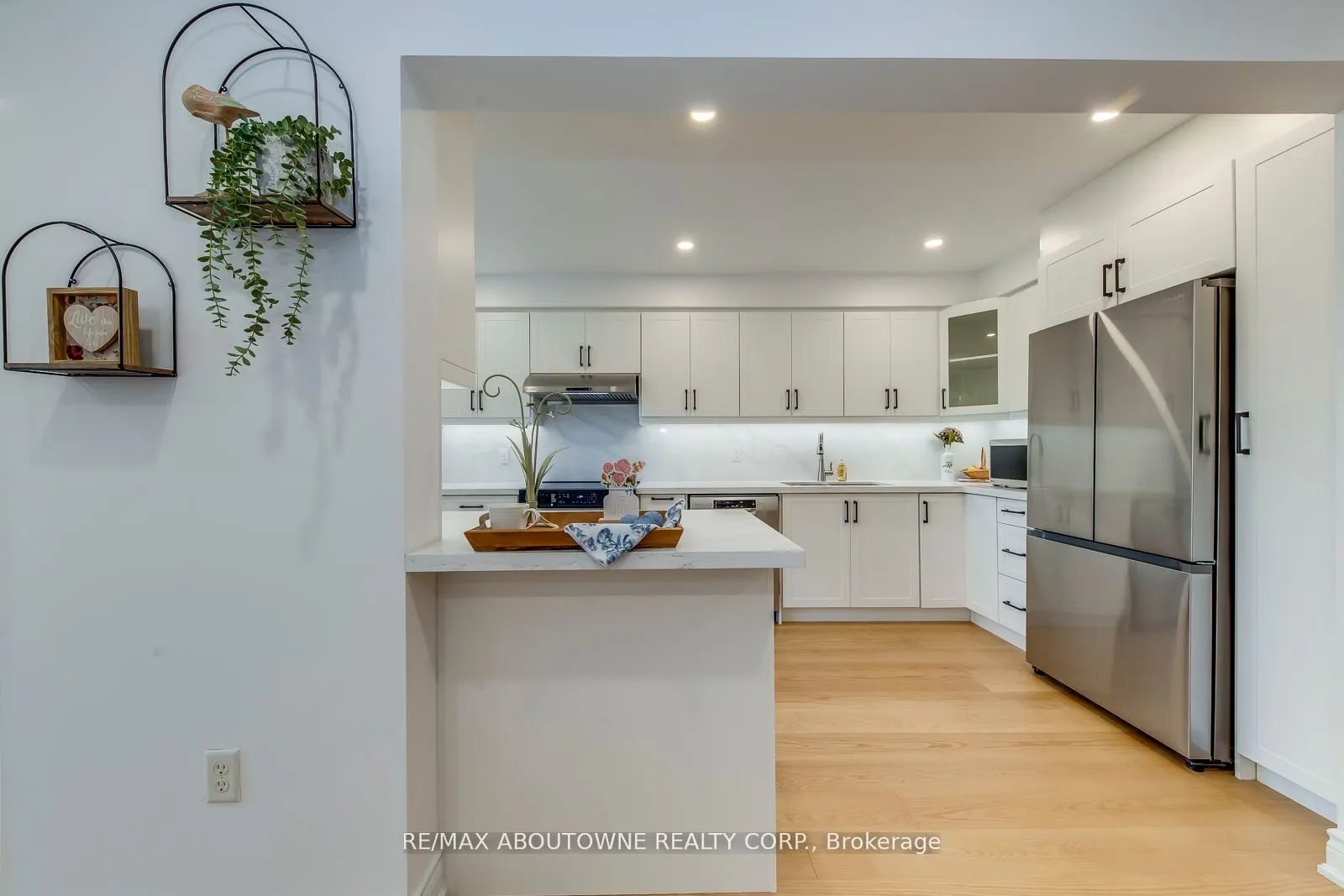2246 Fairbairn Court