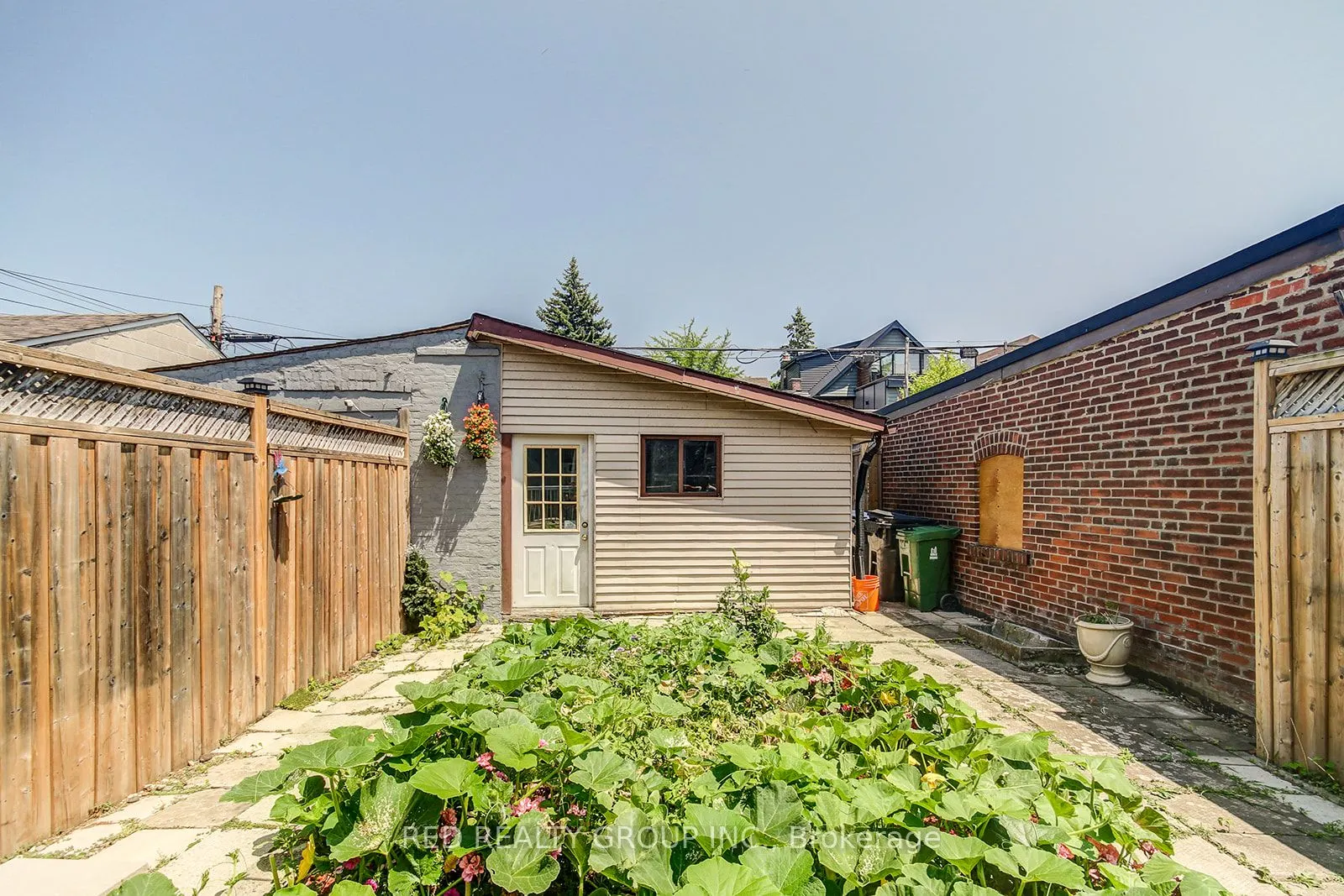 1587 Dufferin Street