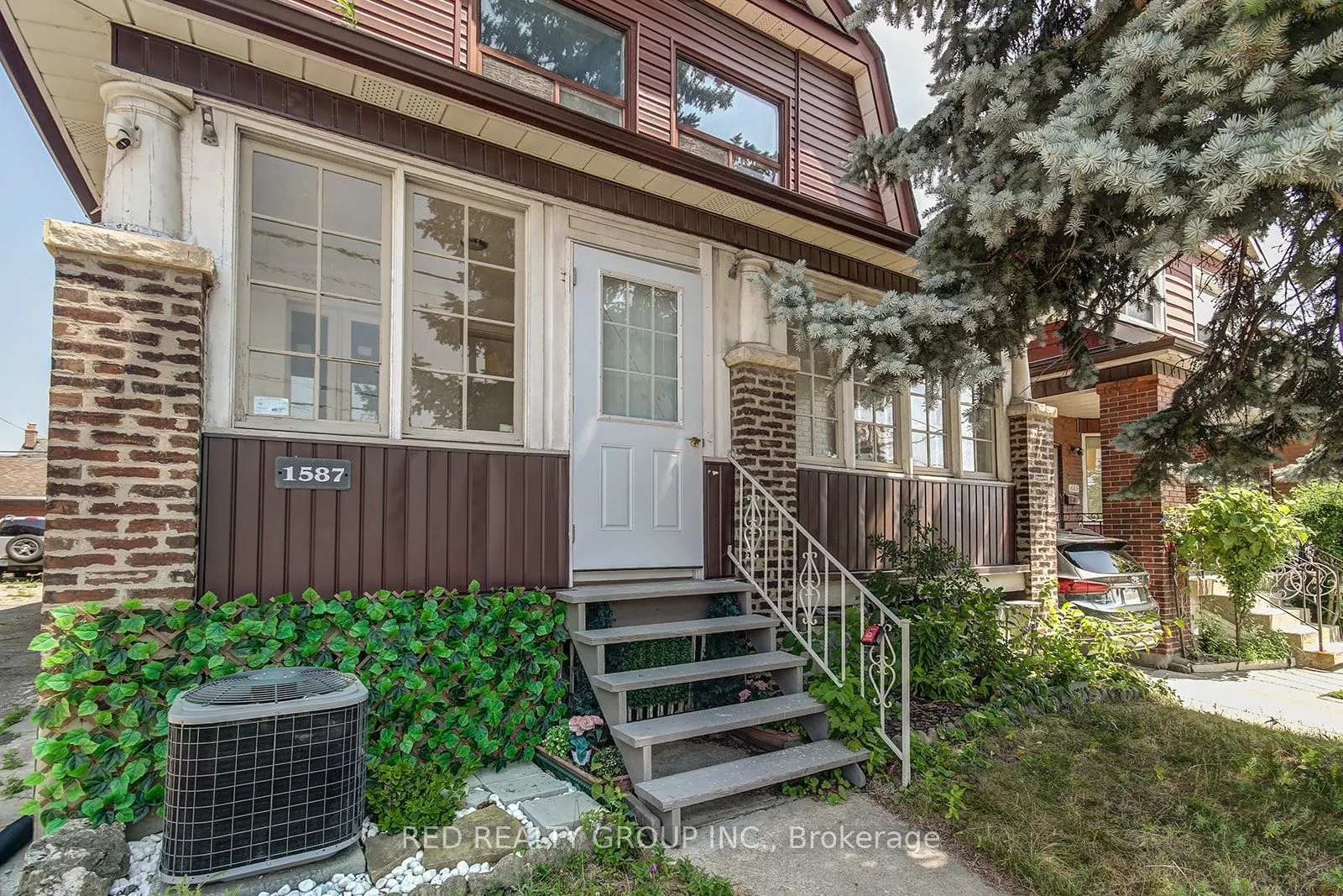 1587 Dufferin Street