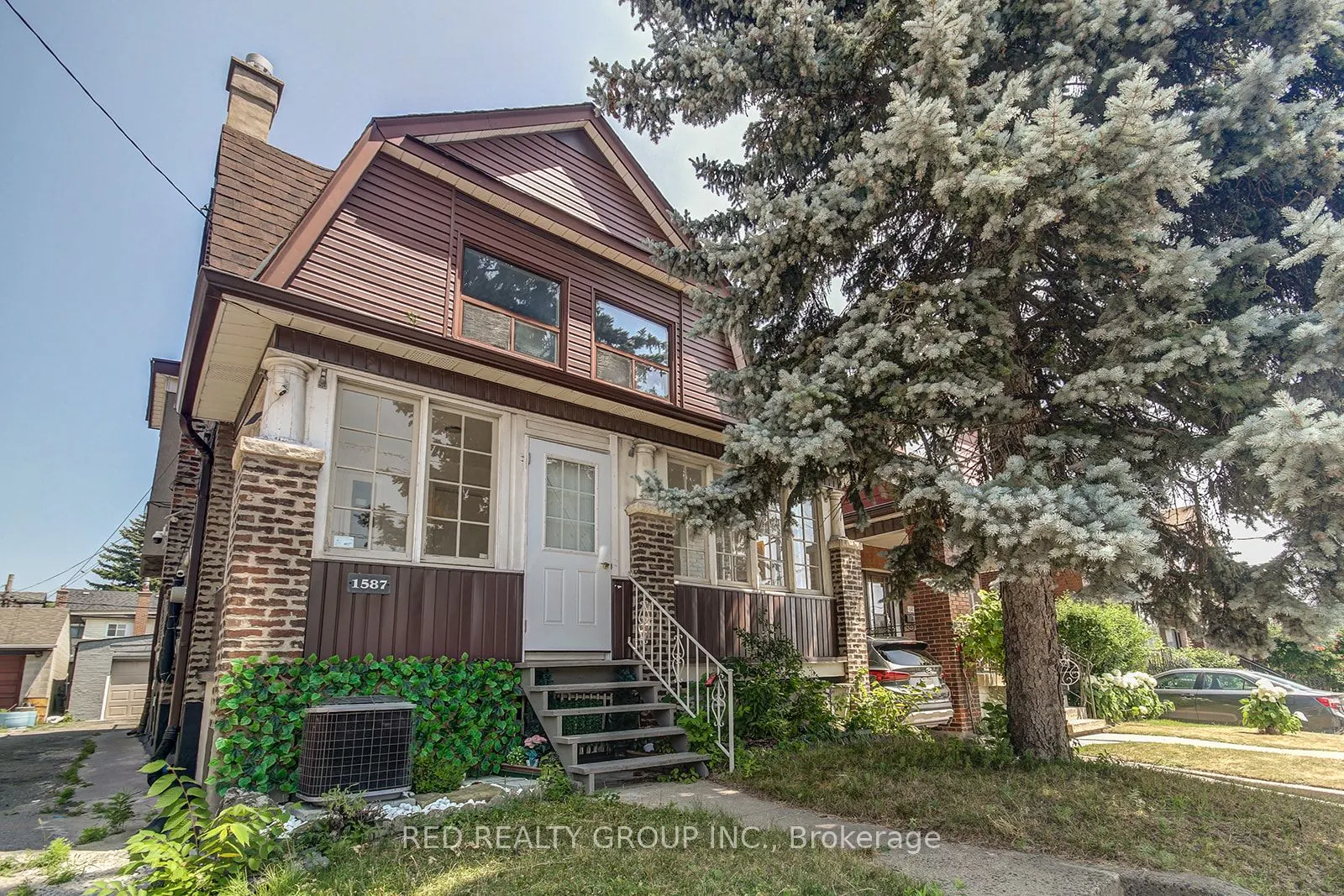 1587 Dufferin Street