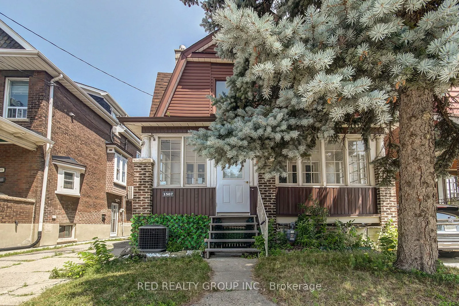 1587 Dufferin Street