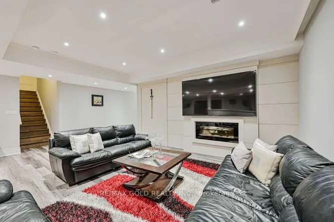 26 Adonis Close