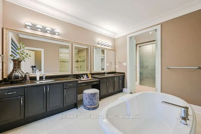 26 Adonis Close