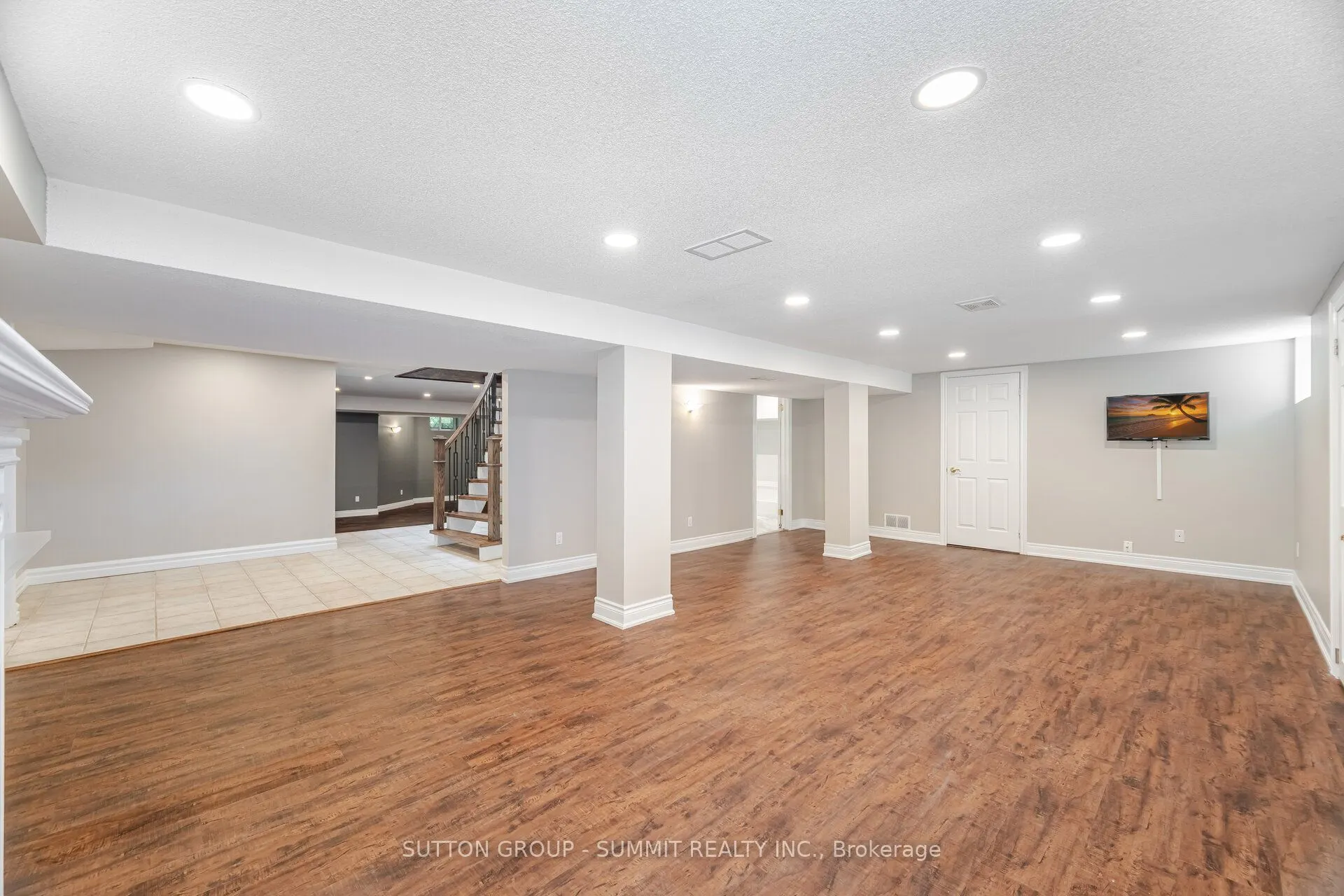 1195 Crestdale Road