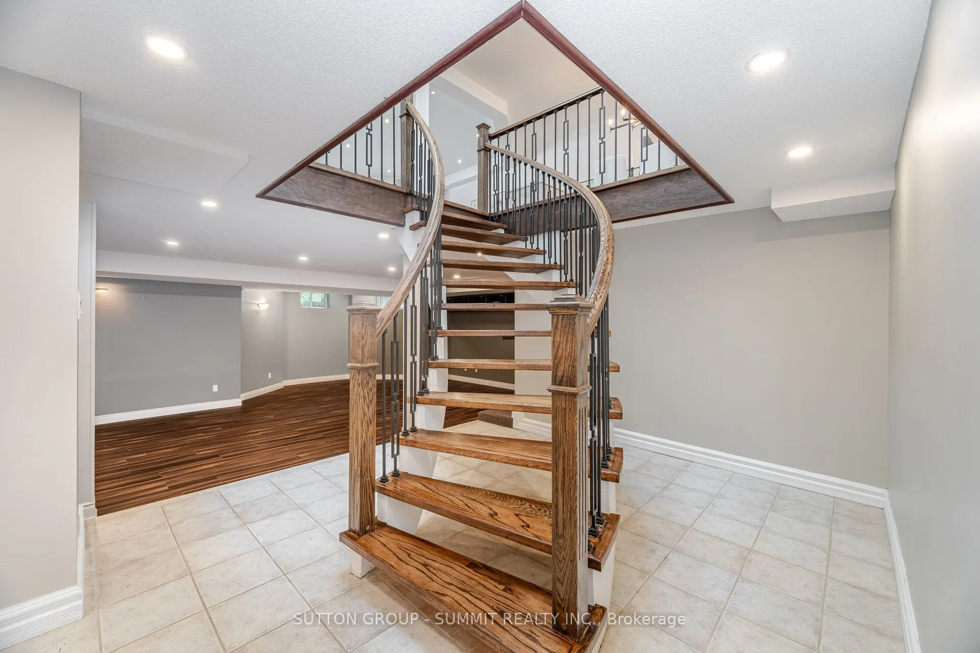 1195 Crestdale Road
