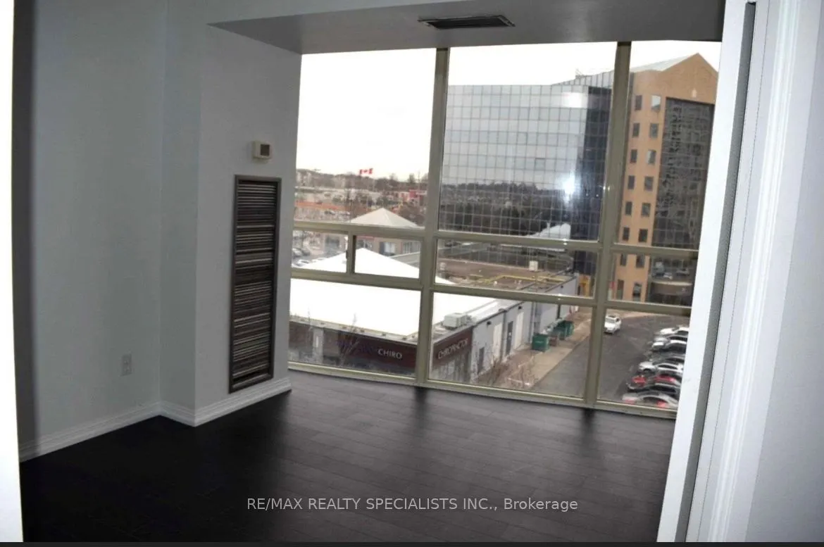 50 Eglinton Avenue, #605