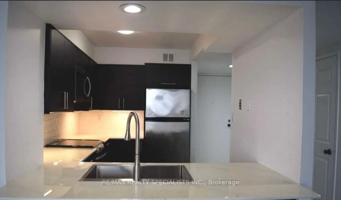 50 Eglinton Avenue, #605