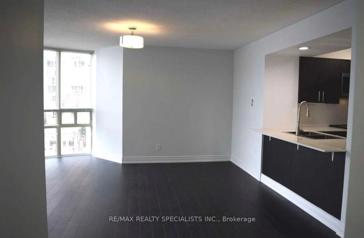 50 Eglinton Avenue, #605
