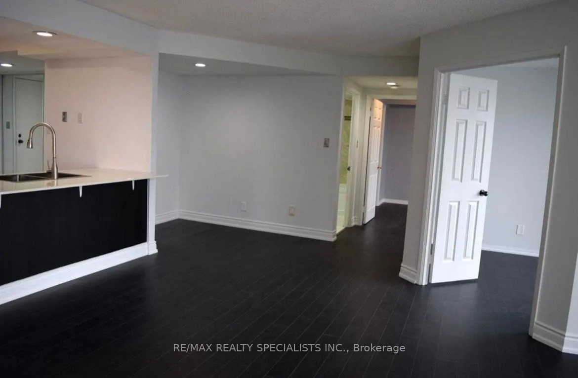 50 Eglinton Avenue, #605