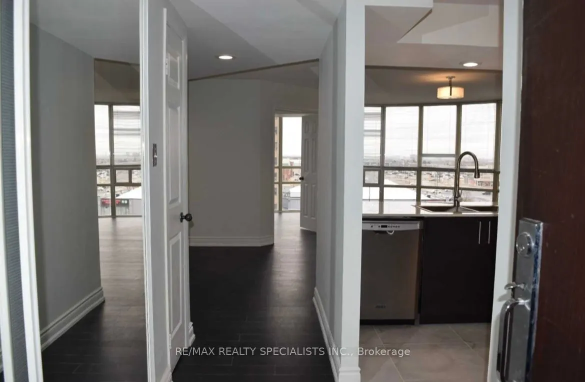 50 Eglinton Avenue, #605