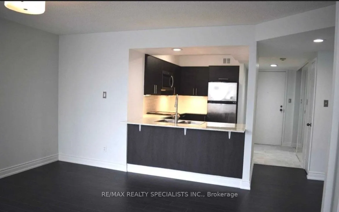 50 Eglinton Avenue, #605