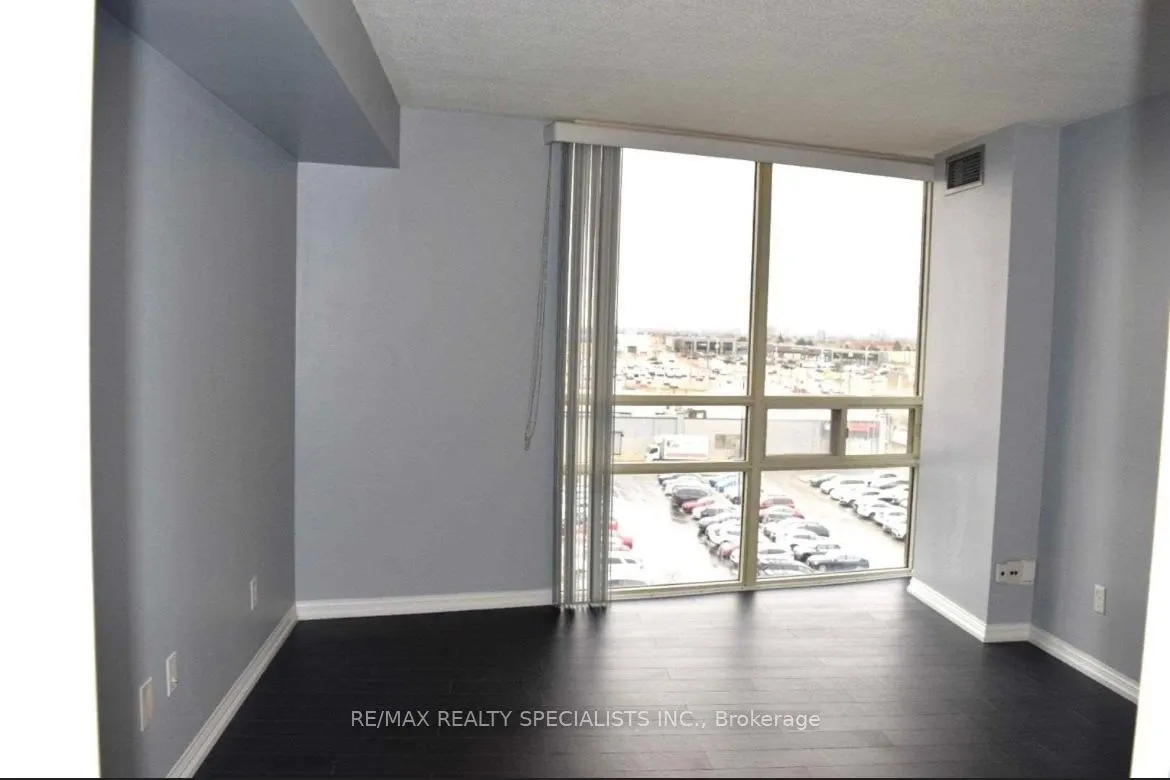 50 Eglinton Avenue, #605