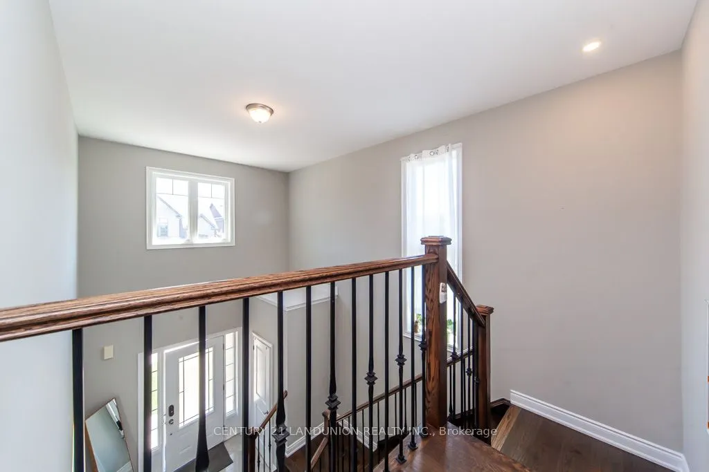 70 Prairie Creek Crescent