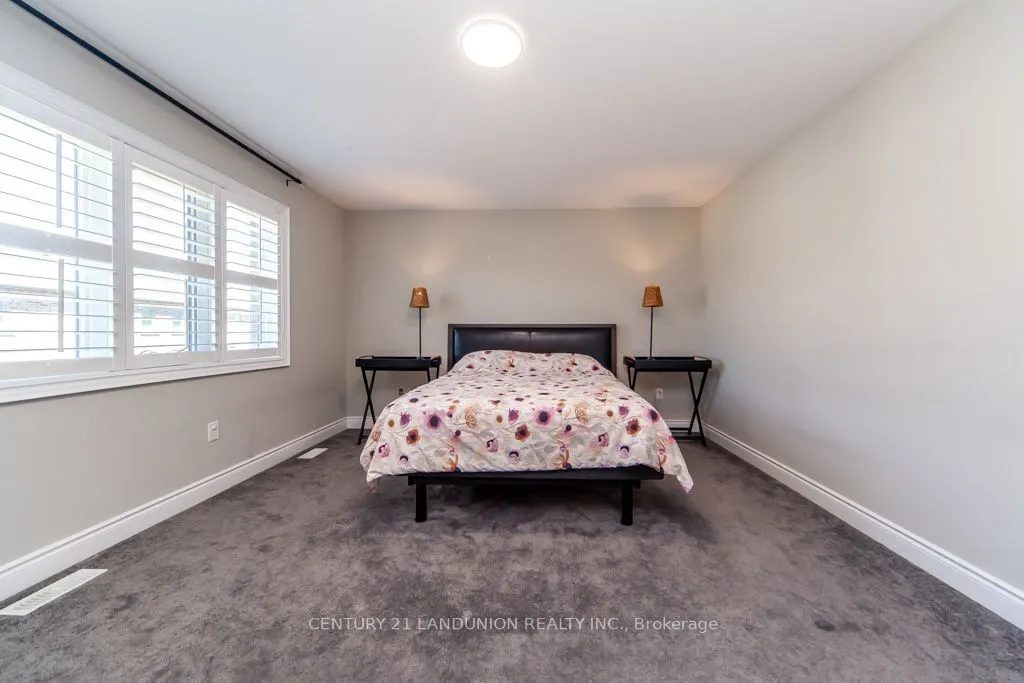 70 Prairie Creek Crescent