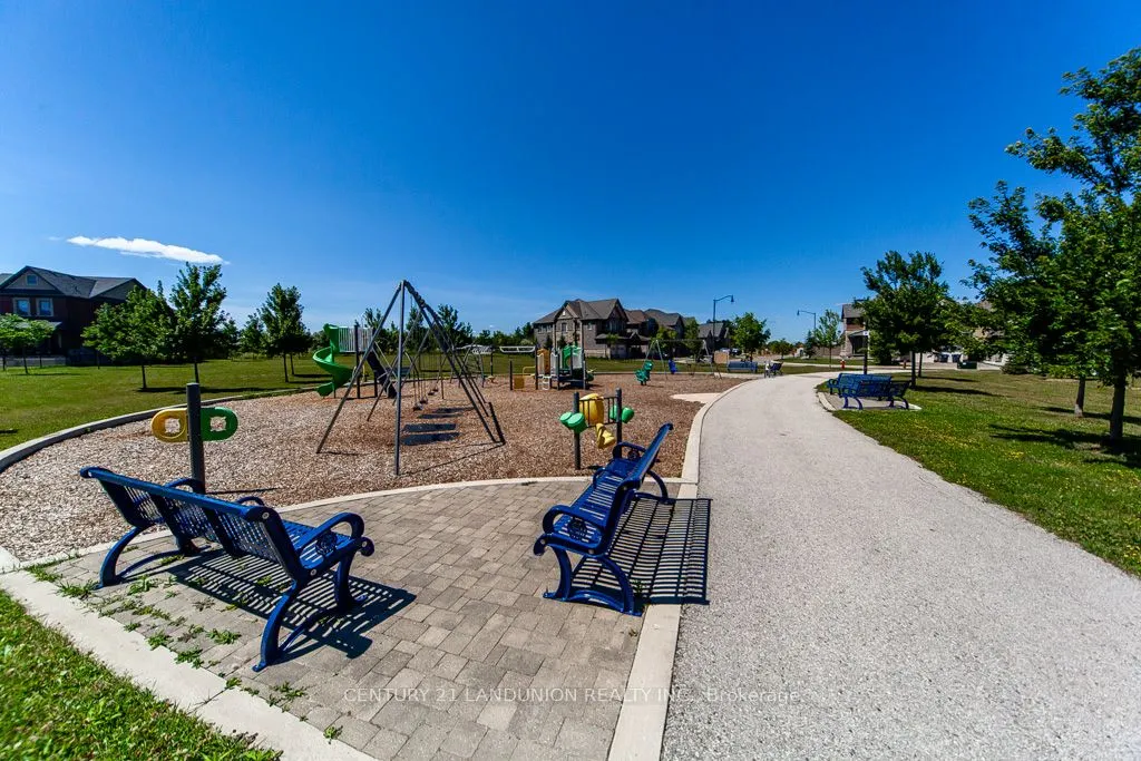 70 Prairie Creek Crescent