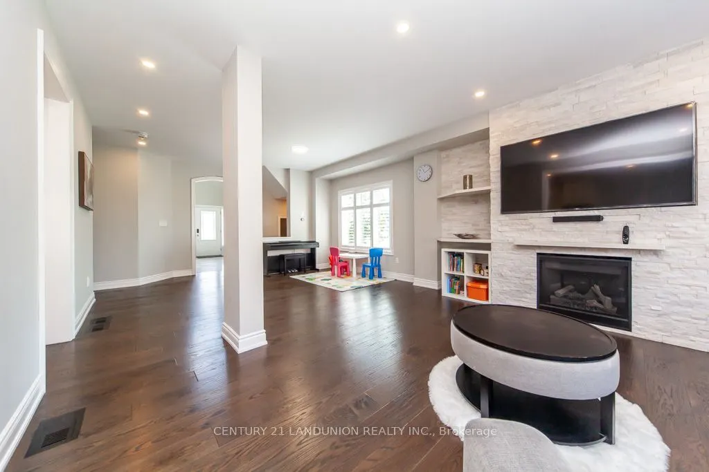 70 Prairie Creek Crescent