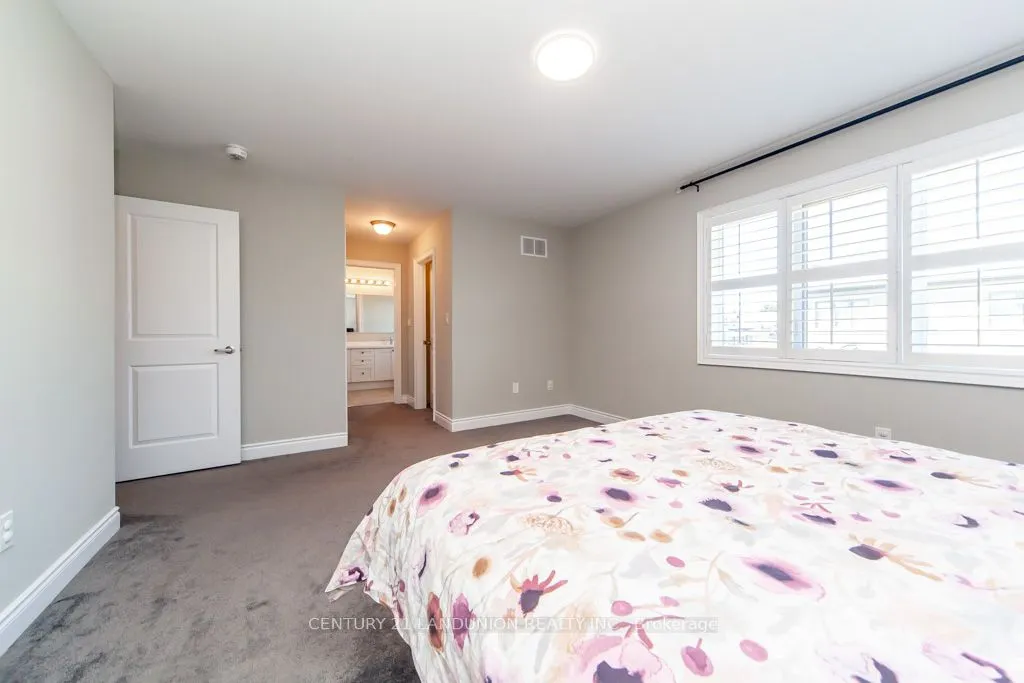 70 Prairie Creek Crescent