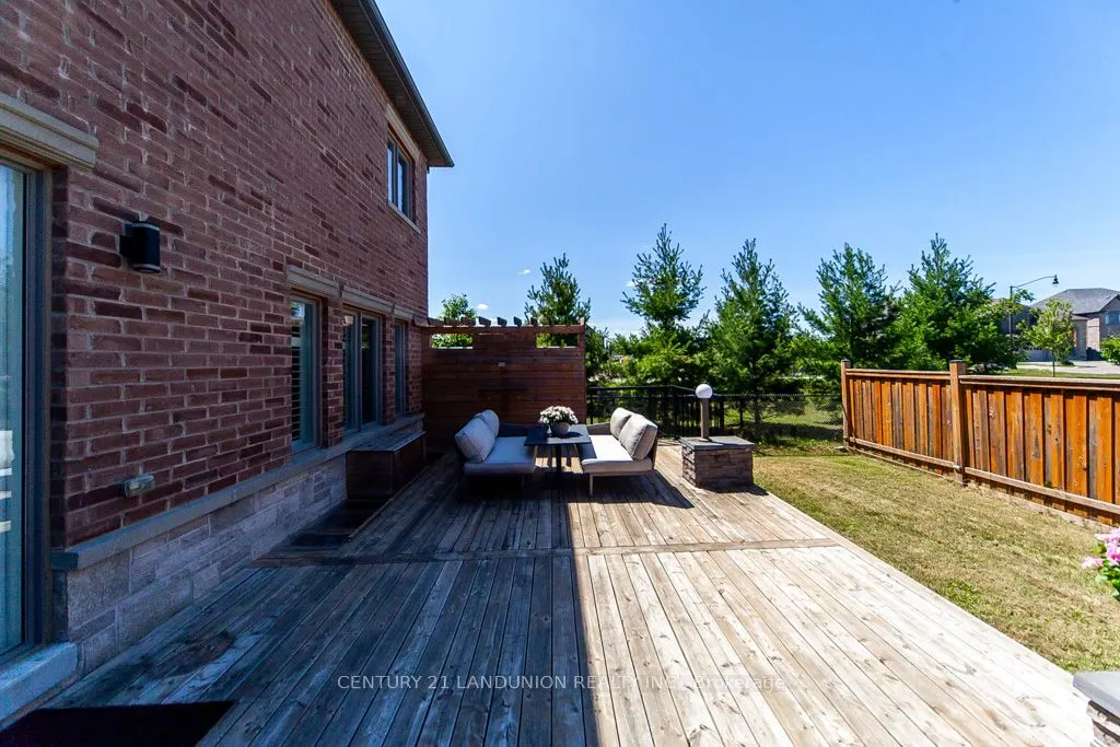 70 Prairie Creek Crescent