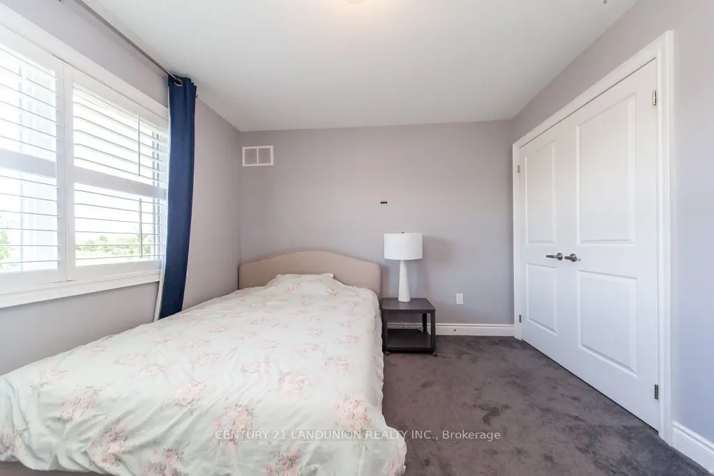 70 Prairie Creek Crescent