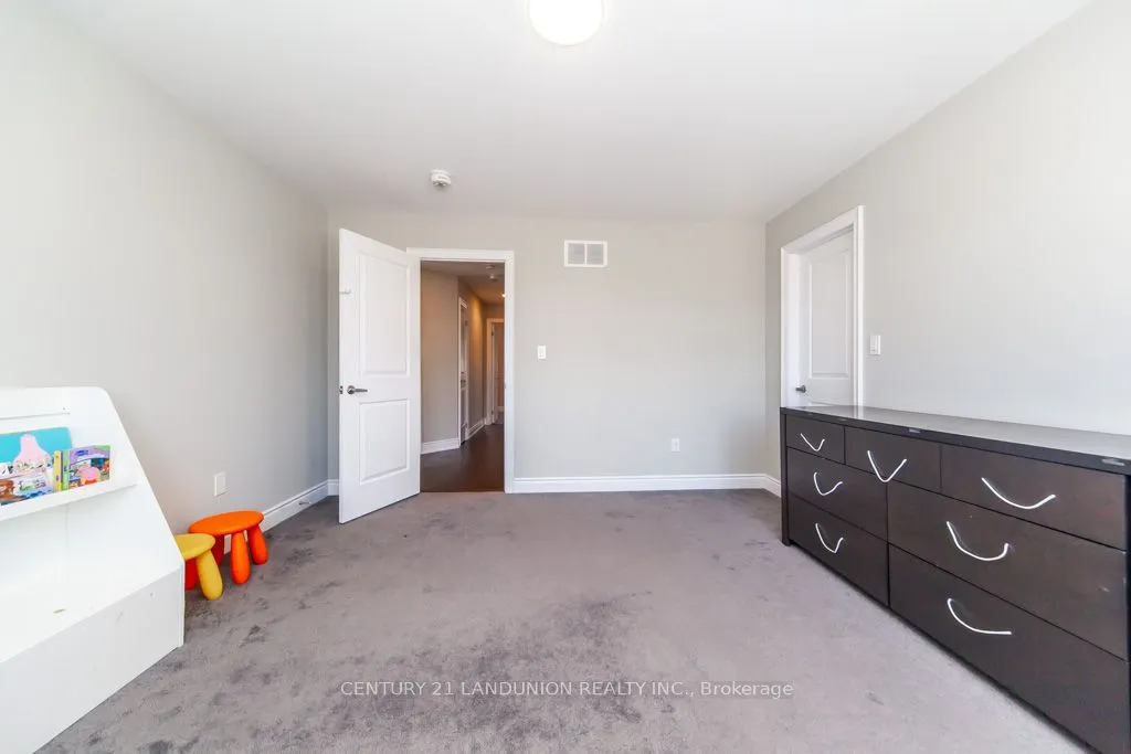 70 Prairie Creek Crescent