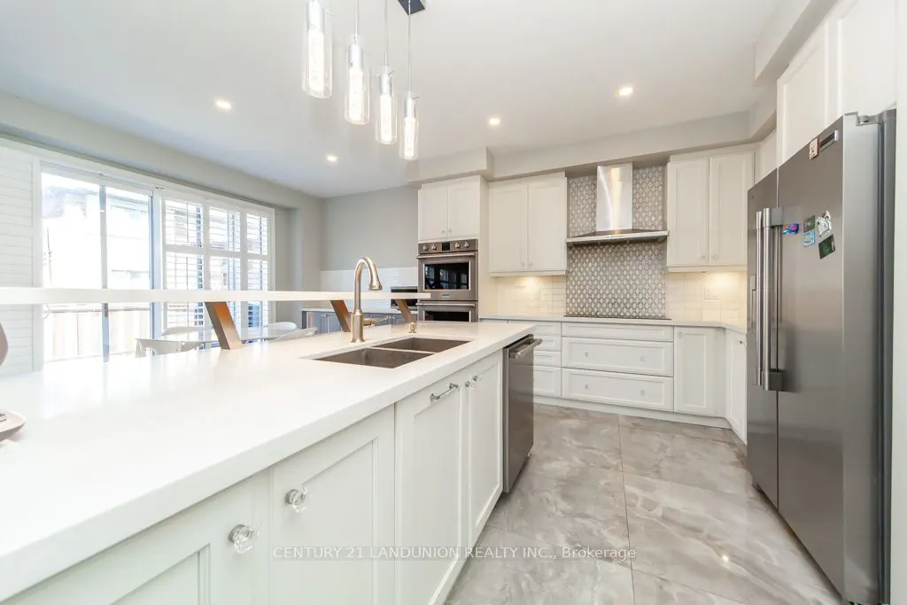 70 Prairie Creek Crescent