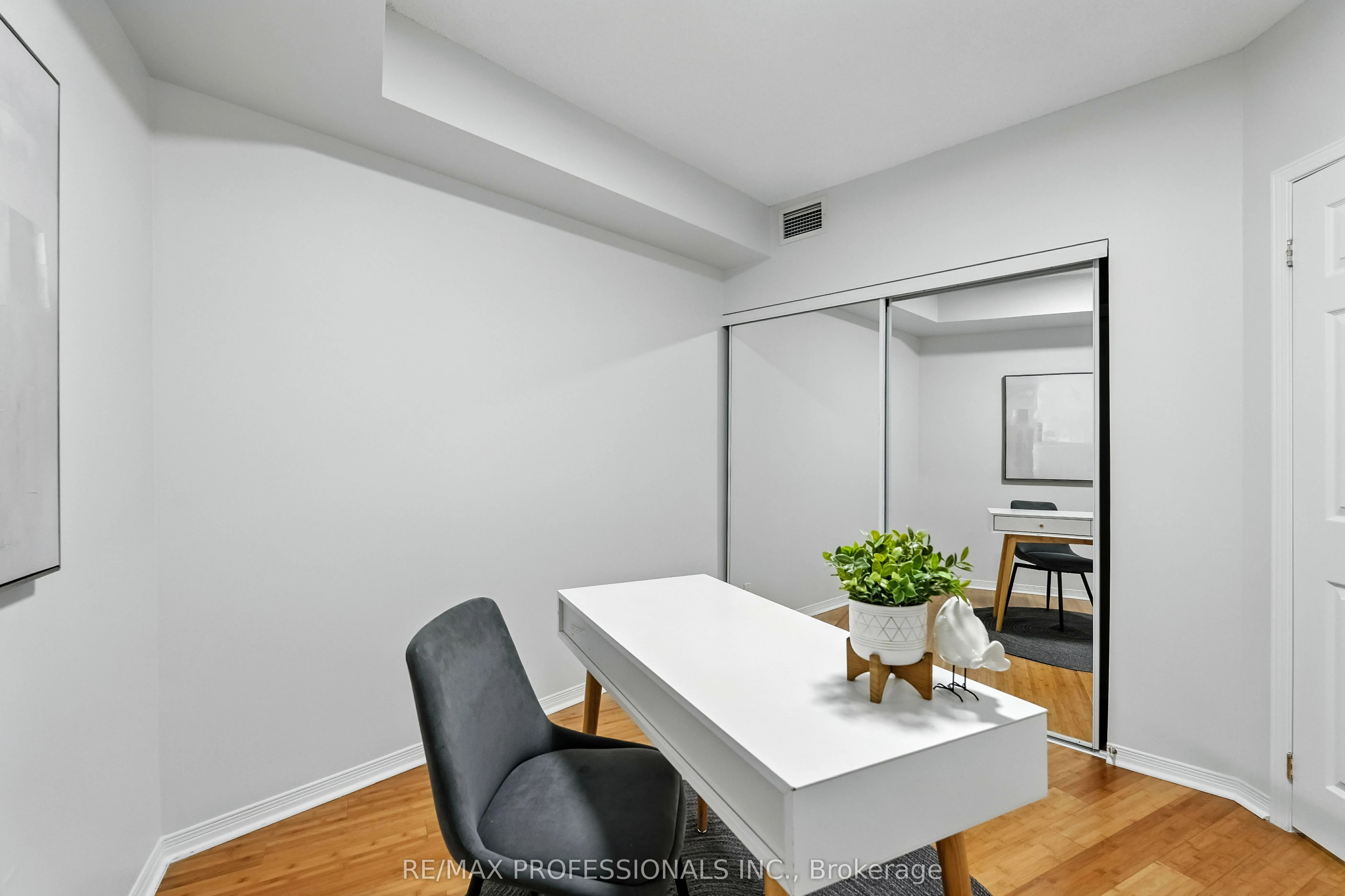 24 Chapel Street, #206