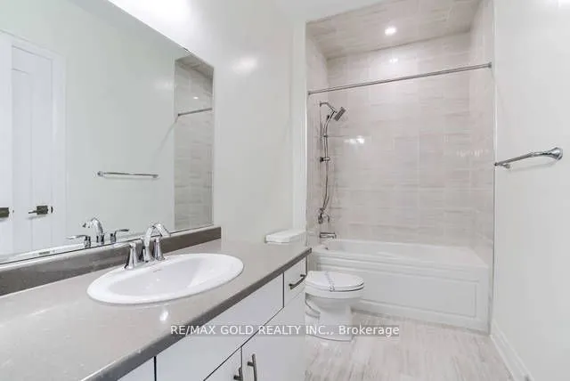 128 Grovewood Common, #607