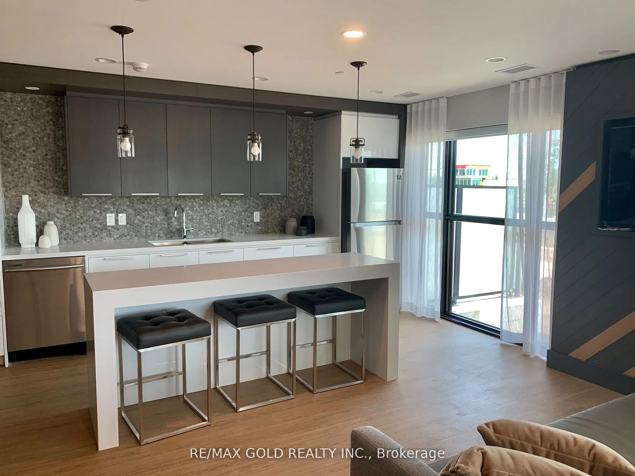 128 Grovewood Common, #607
