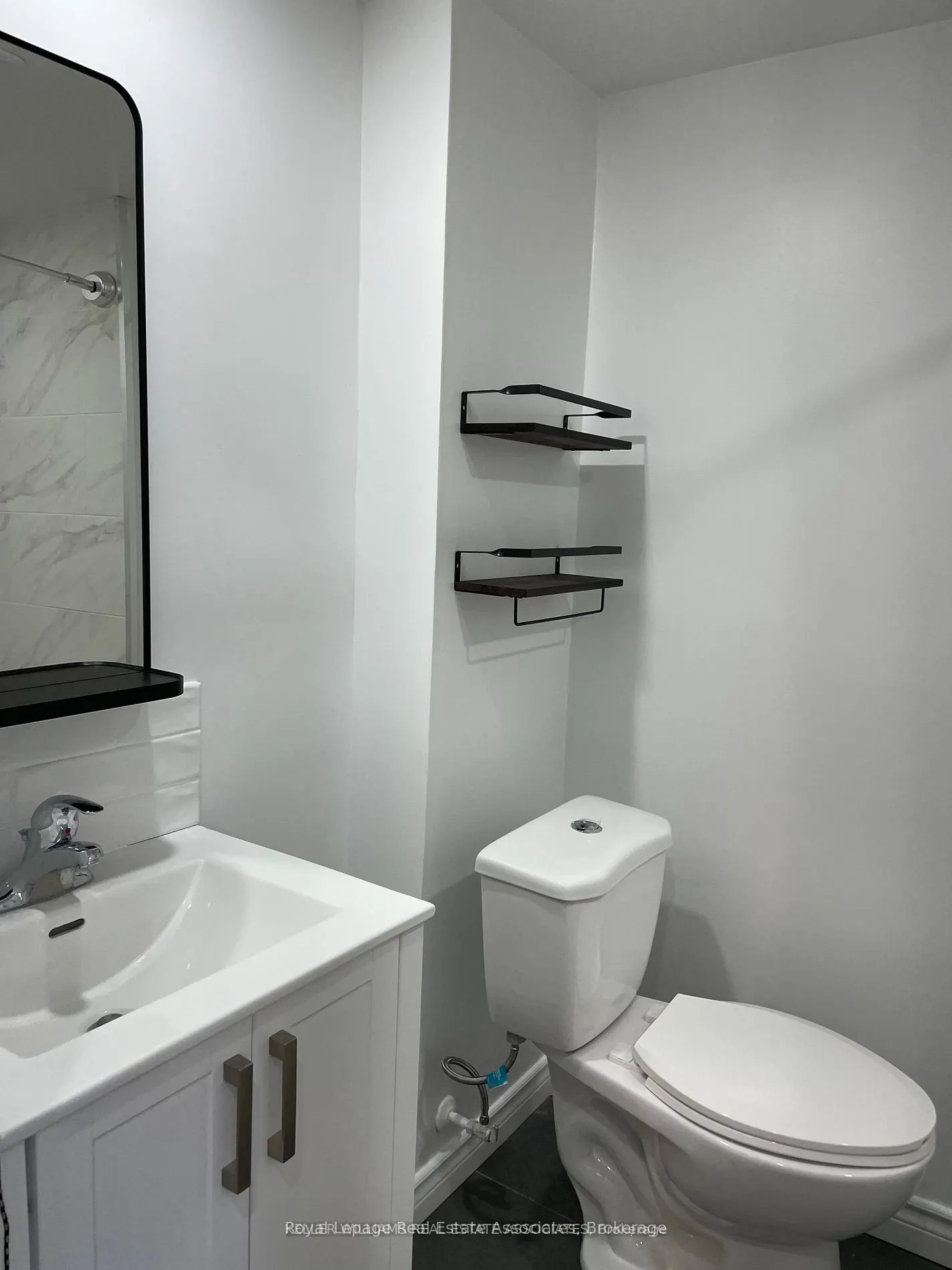 233 Lakeshore Road E