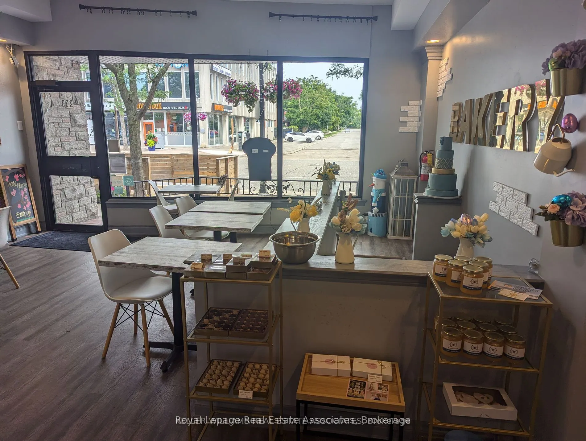 233 Lakeshore Road E