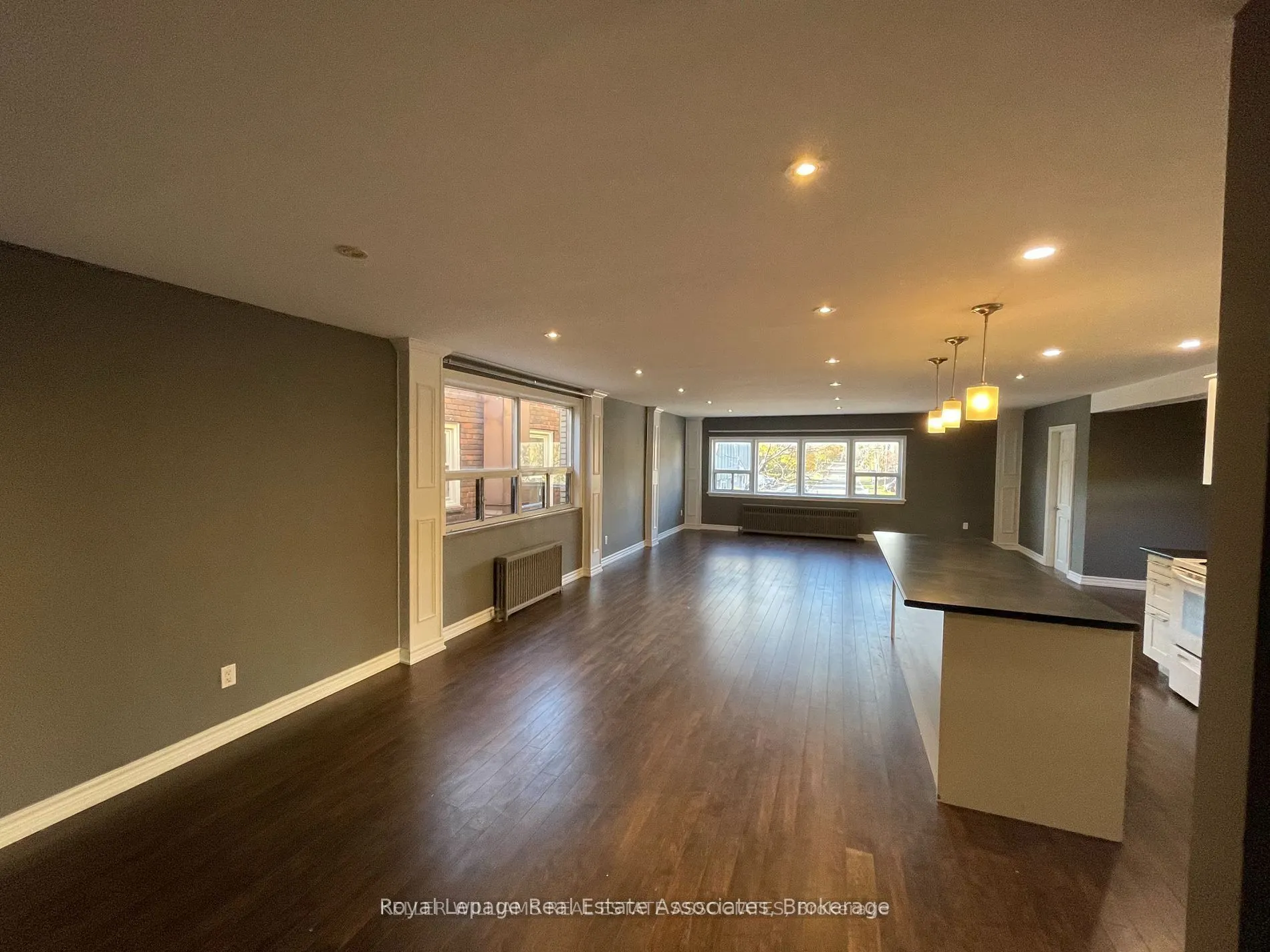 233 Lakeshore Road E