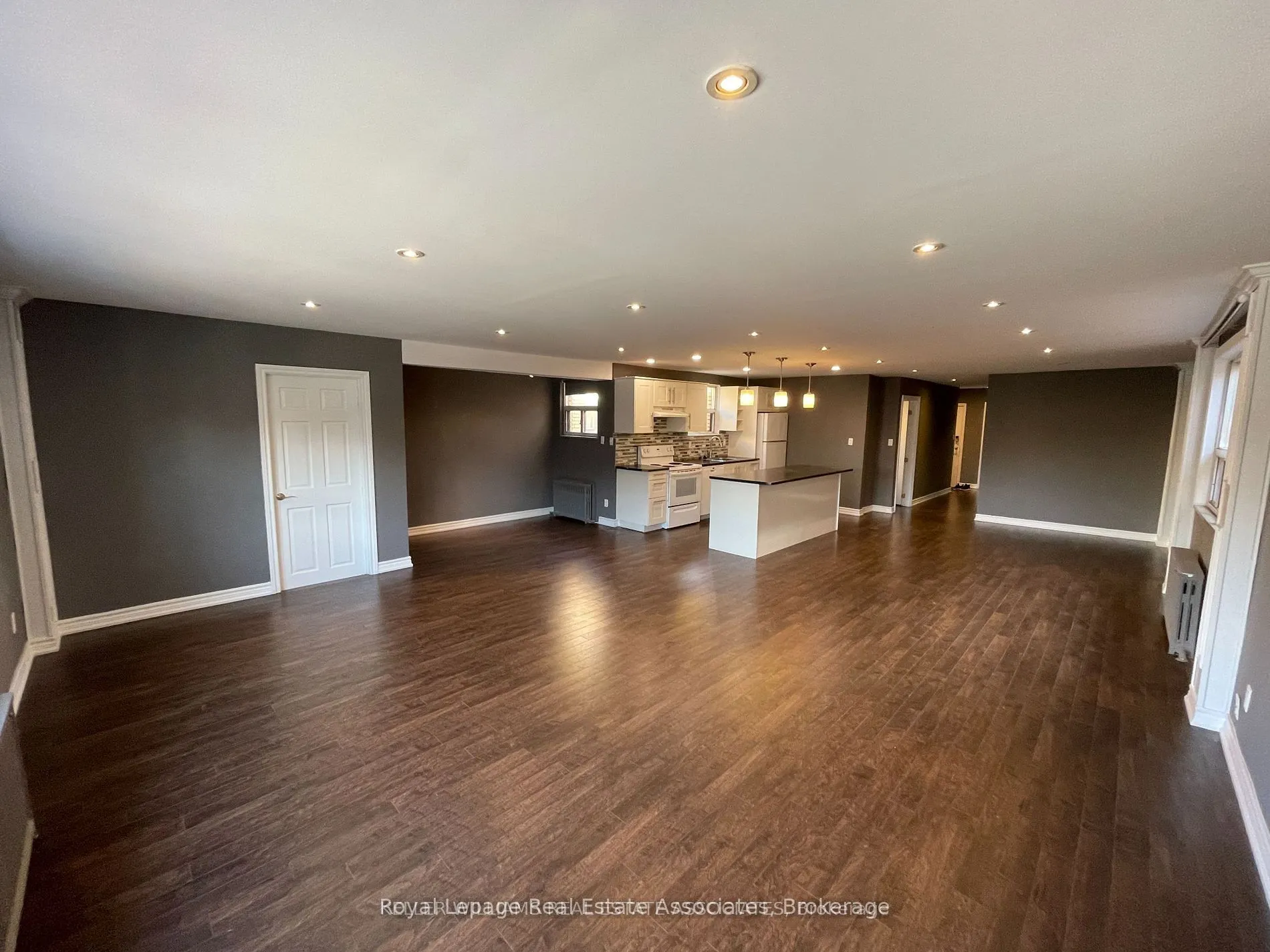 233 Lakeshore Road E