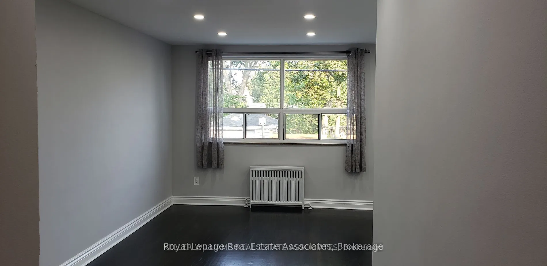 233 Lakeshore Road E