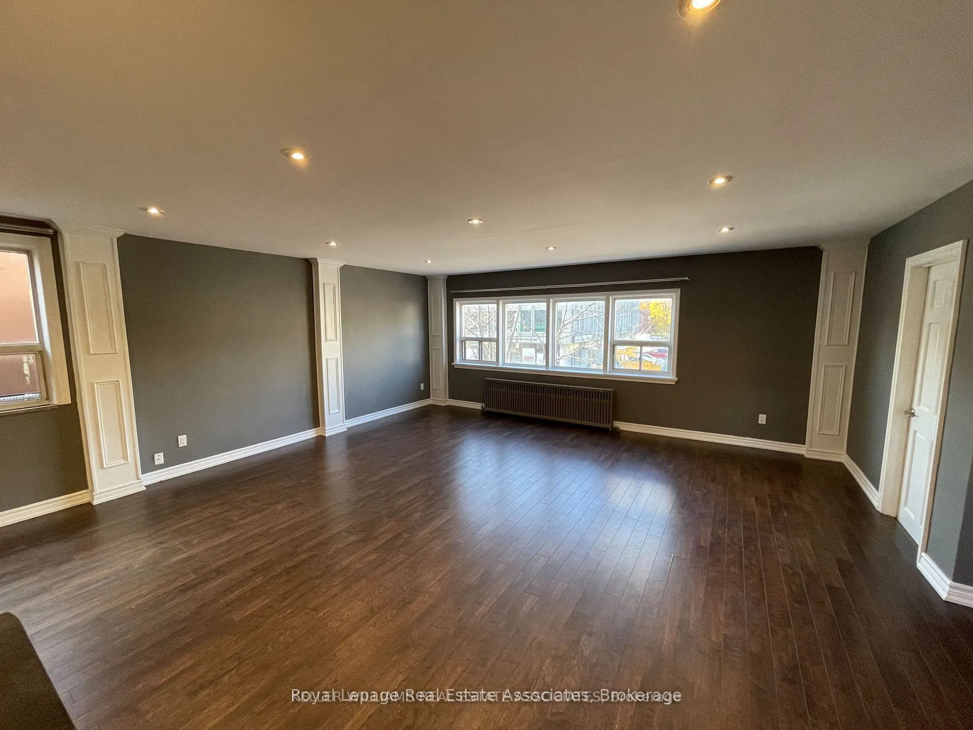 233 Lakeshore Road E
