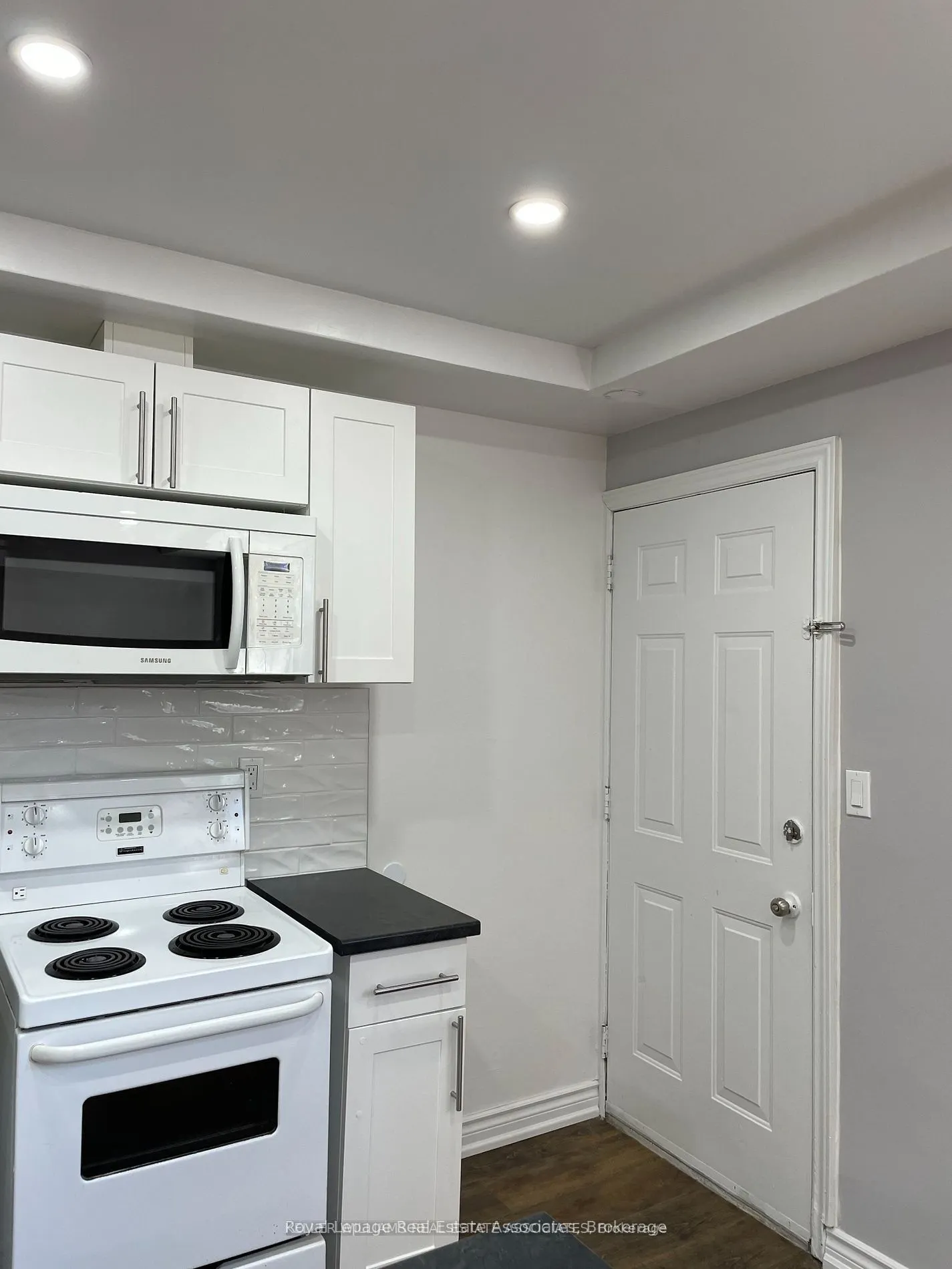 233 Lakeshore Road E